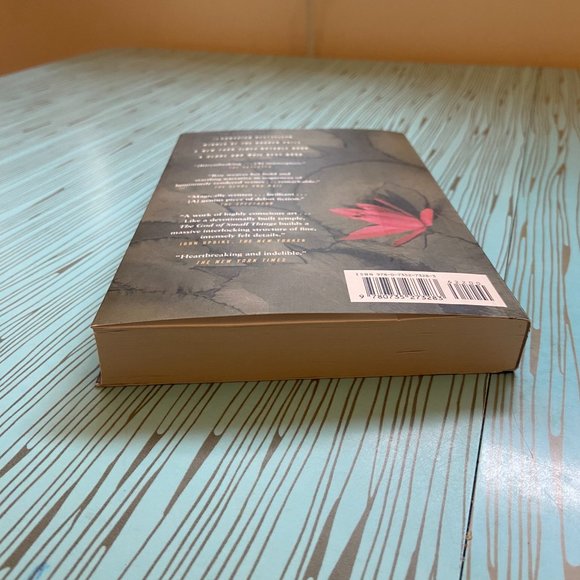 The God of Small Things by Arundhati Roy - Paperback - Picture 4 of 9